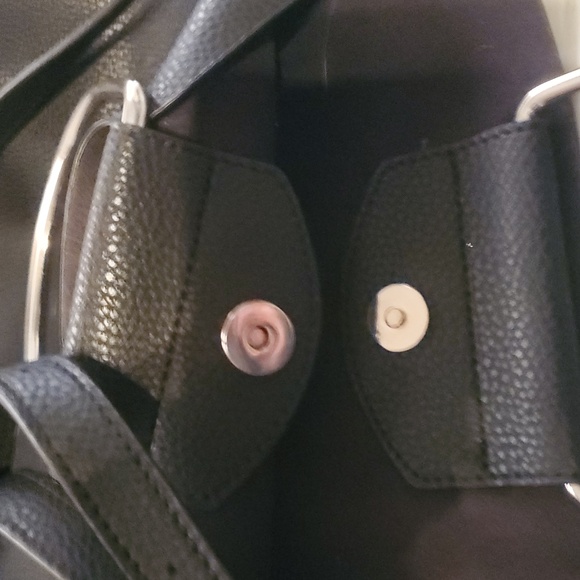 GUESS Black Leather Handbag. Satchel Style. Premium Grain Leather. Carried Twice - Picture 8 of 8